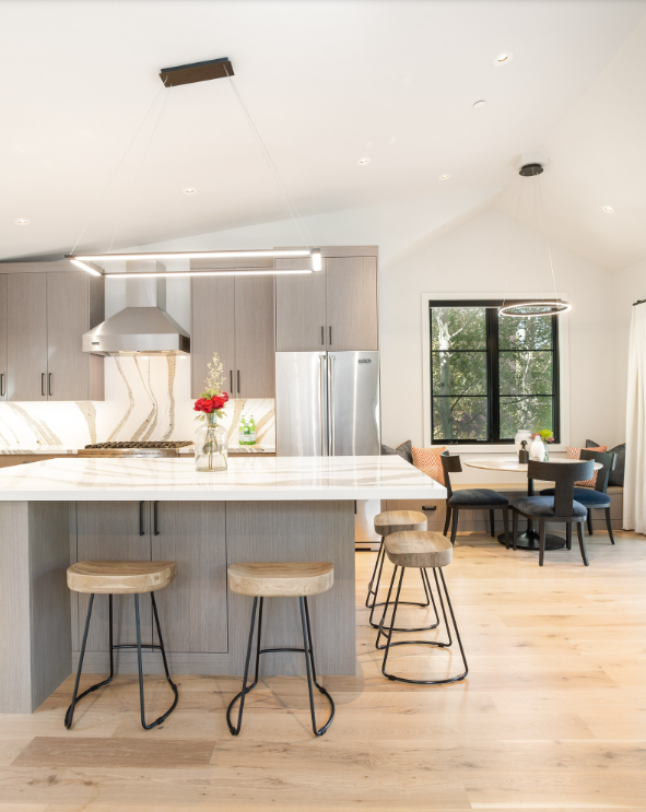 Silver HG Quality Kitchens For Less